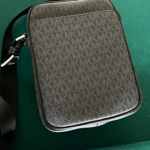 Micheal Kors Crossbody Bag